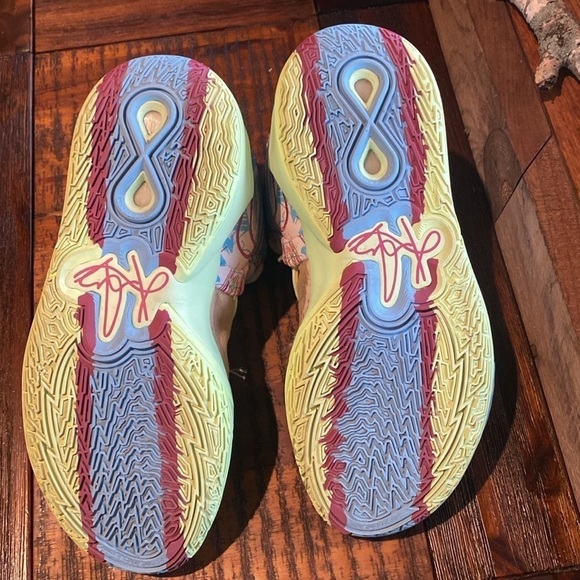 Nike Kyrie 8 Infinity 1 World 1 People - Picture 5 of 14